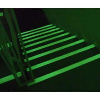 Klebende Ecken - Rutschfestes, klebendes, photolumineszierendes Band aus Aluminium-Epoxy
