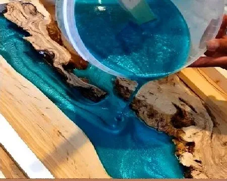 Epoxy Harze und „Fluss-tisch“